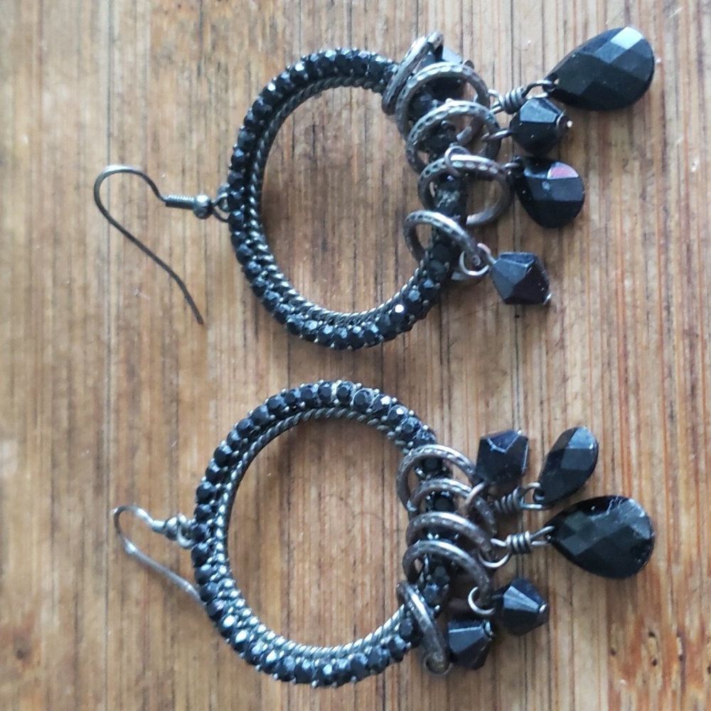 Fun dangling earrings - Picture 2 of 6
